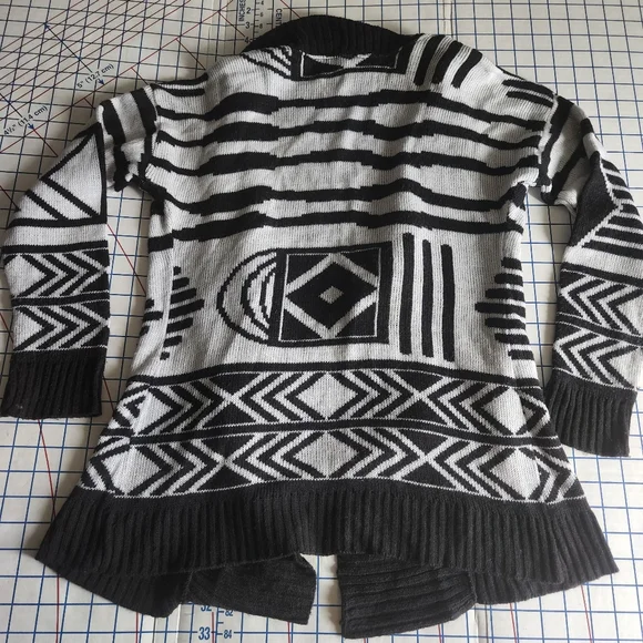 Say What? Aztec Print Cardigan Sweater Black White Juniors Size M - Picture 2 of 3